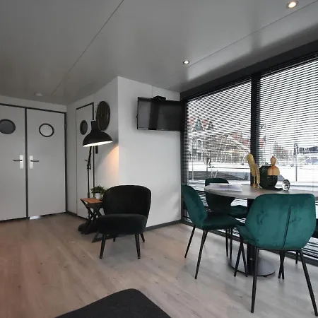 船上ホテル Beautiful Houseboat In The Harbour Of Near Centre