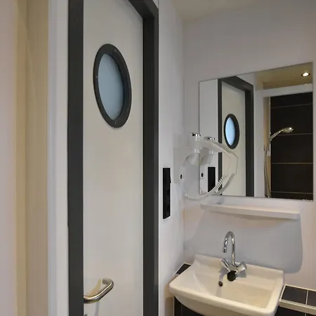 Boat In Near Marina Museum بوتيل *