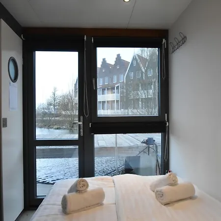 Boat In Near Marina Museum بوتيل