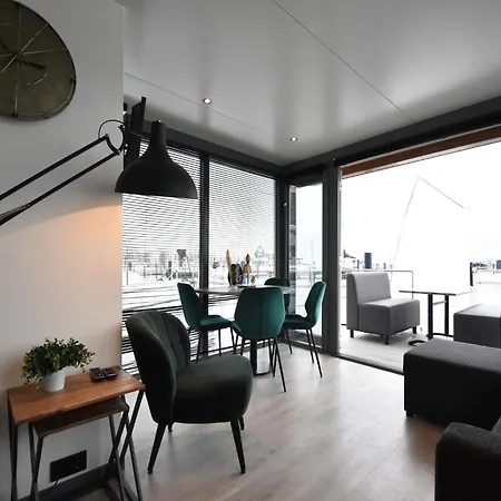 بوتيل Boat In Near Marina Museum *