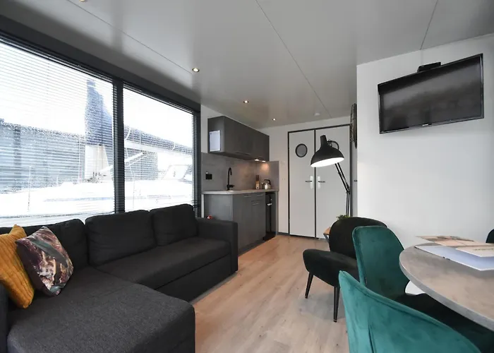 Boat In Near Marina Museum 船屋 福伦丹