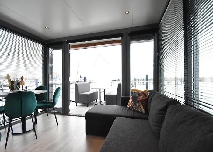 Πλωτό κατάλυμα Boat In Near Marina Museum *