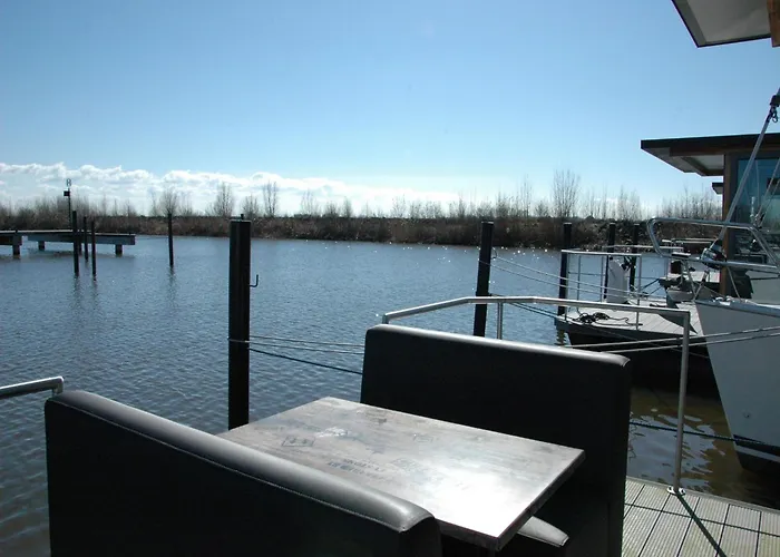 船屋 Boat In Near Marina Museum 福伦丹
