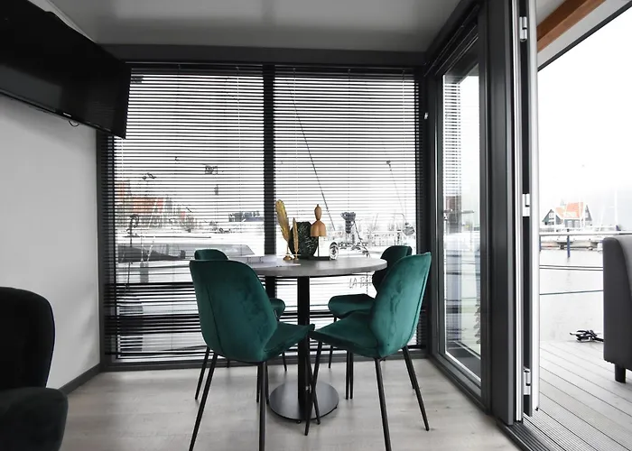 Boat In Near Marina Museum 船屋 *