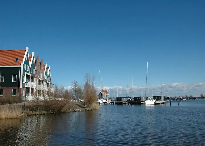 船屋 Boat In Near Marina Museum *