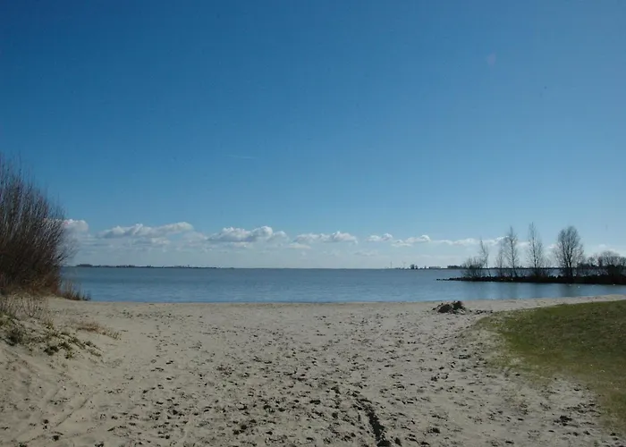 船屋 Boat In Near Marina Museum 福伦丹